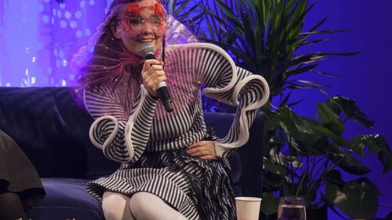 “Could you pass the message to Elon Musk?”  Singer Björk asks Tesla boss for electric buses to go on tour