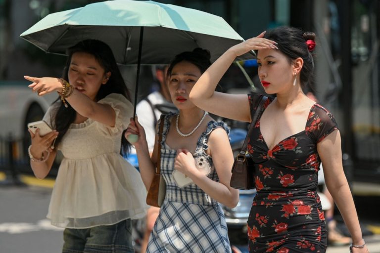 Crushing heat envelops part of China, Beijing on red alert