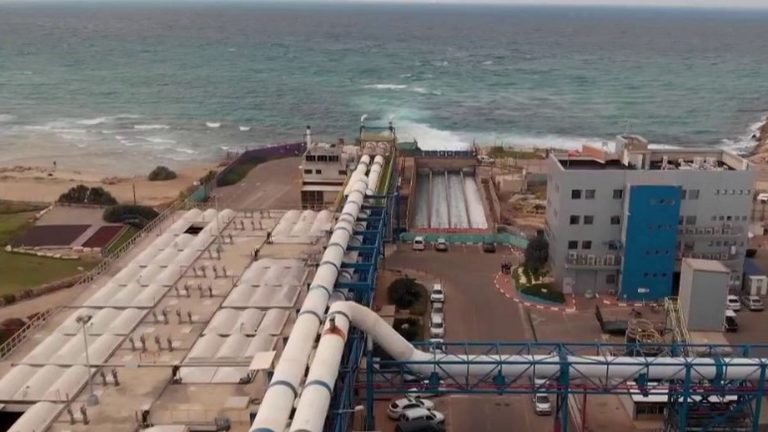 Drought: seawater desalination stations, a controversial solution