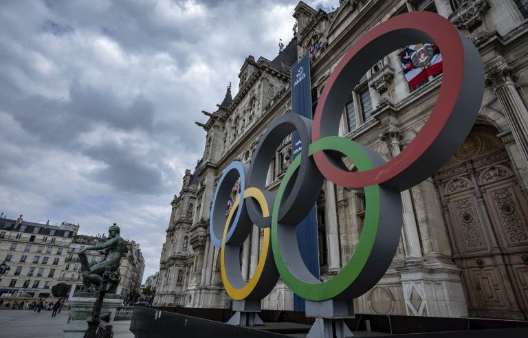 Duel for the presidency of the French Olympic Committee one year before the Olympics