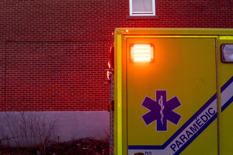 Eastern Townships |  A motorcyclist fights for his life after being hit by a car in Roxton Pond