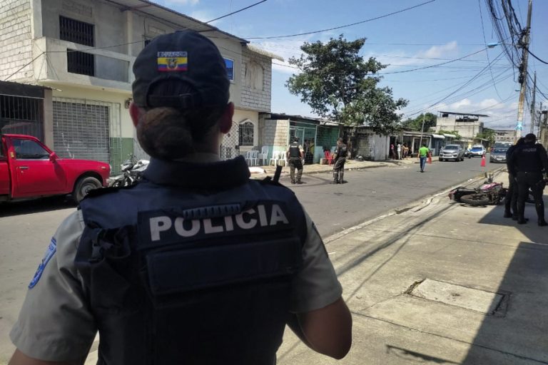 Ecuador |  Armed attack kills six, wounds six