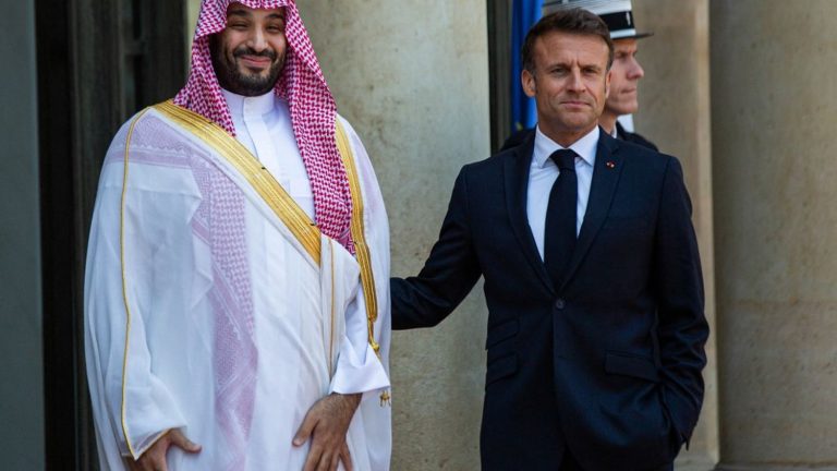 Emmanuel Macron and Mohammed bin Salman call for a “quick end to the political vacancy” in Lebanon