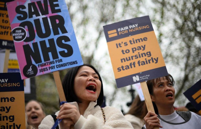 English nurses end their historic strike