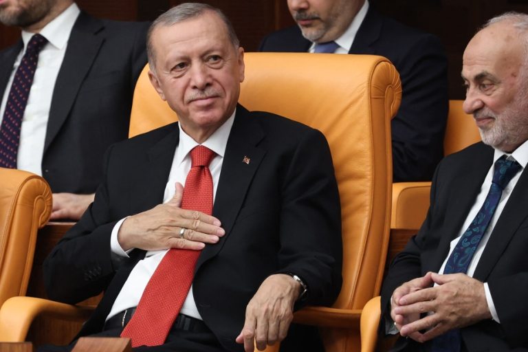 Erdogan sworn in for new term