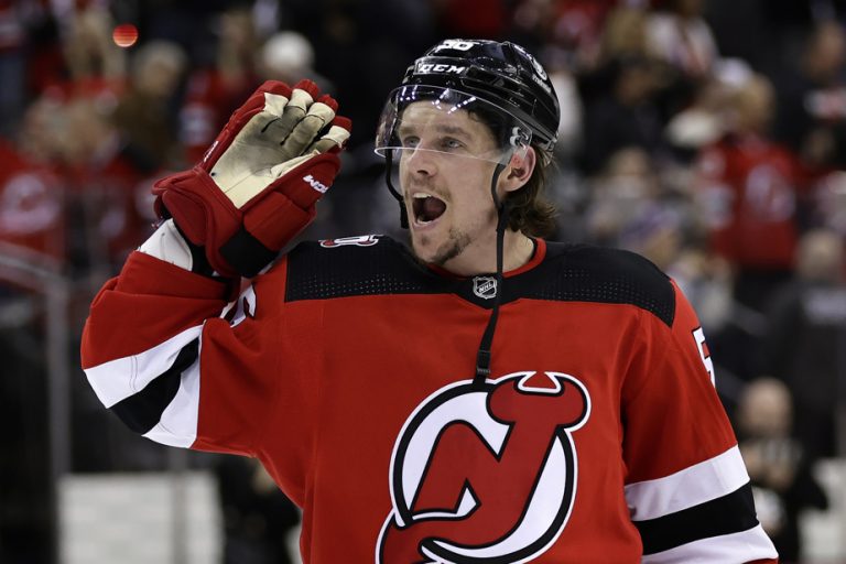 Erik Haula remains with the New Jersey Devils