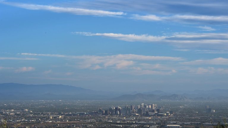 Faced with drought, the governor of Arizona bans all new real estate projects without guarantees around Phoenix