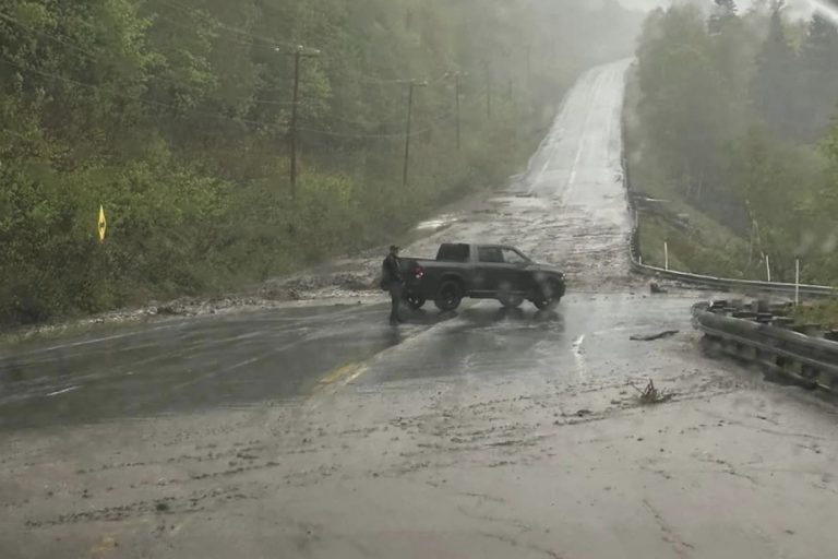 Floods in Gaspésie |  Traffic obstructed at three locations on Route 132