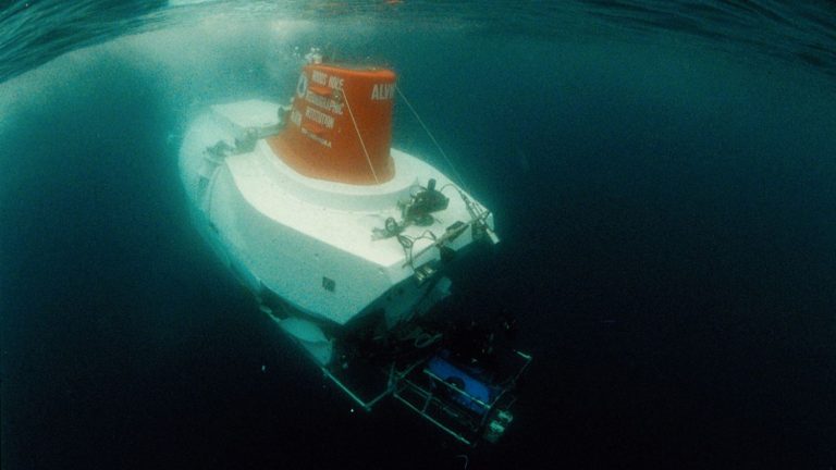 France sends a ship and its robot to find the missing submarine near the wreck of the “Titanic”