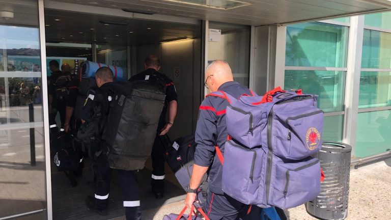 French firefighters and rescuers on their way to Quebec, against forest fires