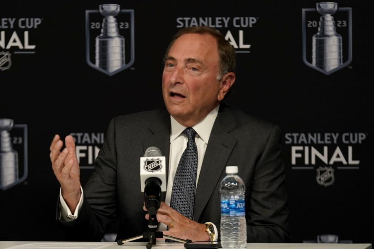 Gary Bettman still committed to keeping the Coyotes despite the odds