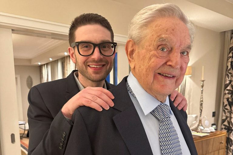 George Soros will hand over the reins of his empire to one of his sons