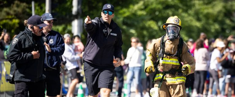 Half-marathon: a Laval firefighter smashes the world record in full combat gear