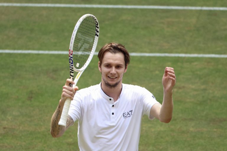 Halle Open |  Alexander Bublik defeats Alexander Zverev to advance to the final