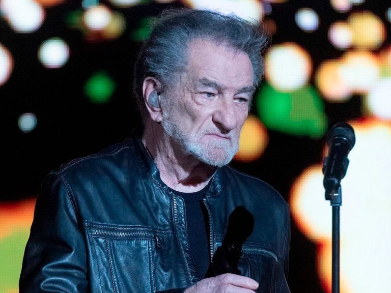 “I sold or gave away”, Eddy Mitchell dumped his Victoires de la Musique and his César!