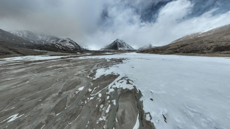 In China, bacteria and viruses released by melting glaciers worry scientists