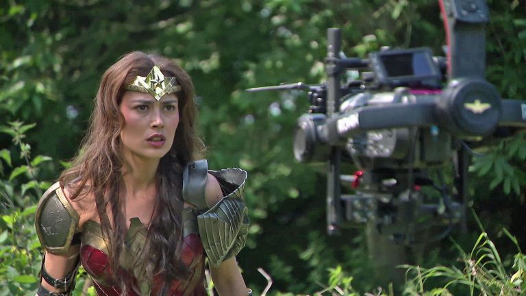 In Normandy, superhero fans and history buffs shoot the film “Wonder Woman 1944” on the landing sites