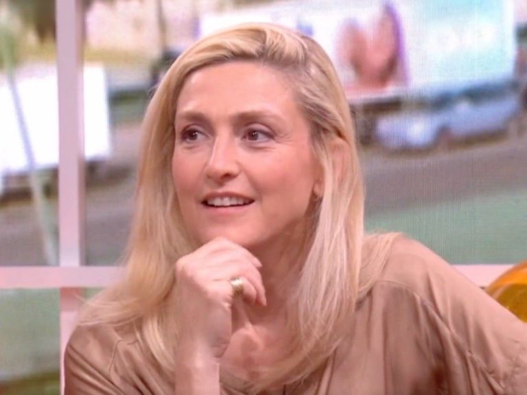 Julie Gayet upset in “Télématin” after the broadcast of archive images of her “father” … Johnny Hallyday!