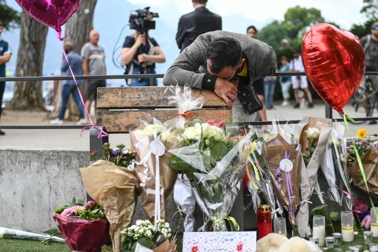 Knife attack in France |  Flowers and meditation in front of an improvised memorial dedicated to injured children