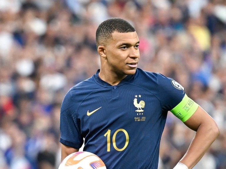 Kylian Mbappé violently tackled in “Estelle Midi”, the famous footballer takes it for his rank!