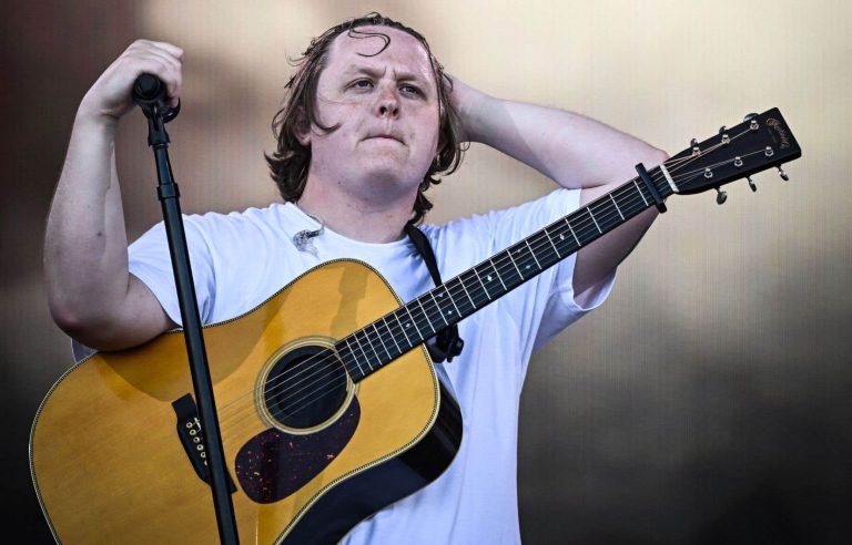 Lewis Capaldi suspends tour for health reasons