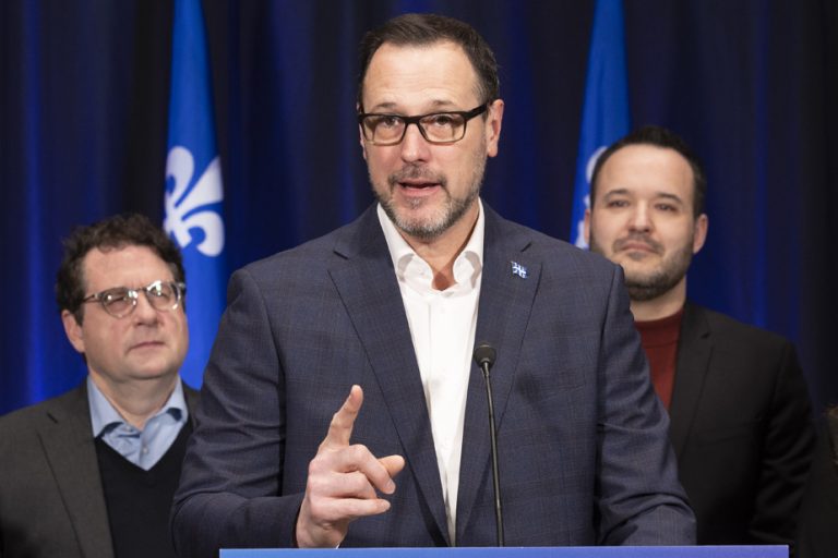 Limited government services in English |  Quebec stays the course and is “not embarrassed” to do so