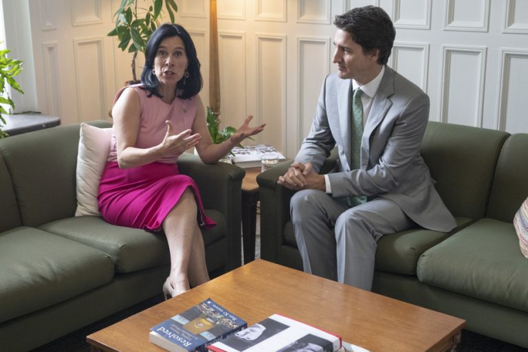 Mass distribution of Publisacs |  Justin Trudeau “understood”, hopes Valérie Plante