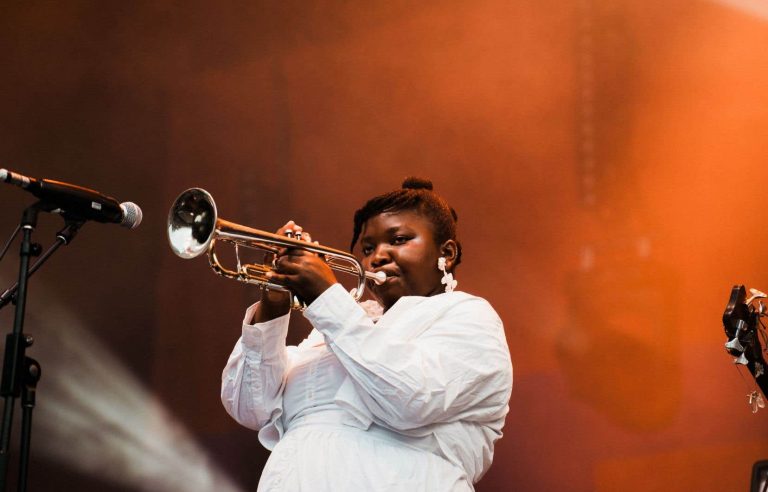 Meditations and swaying at the opening of the FIJM