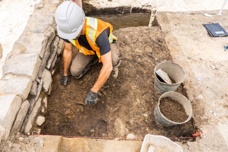 Montreal |  Archaeological finds behind Hydro’s headquarters