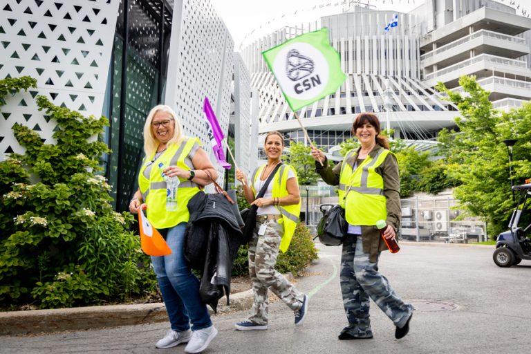 Montreal Casino |  Union members on strike during the Grand Prix