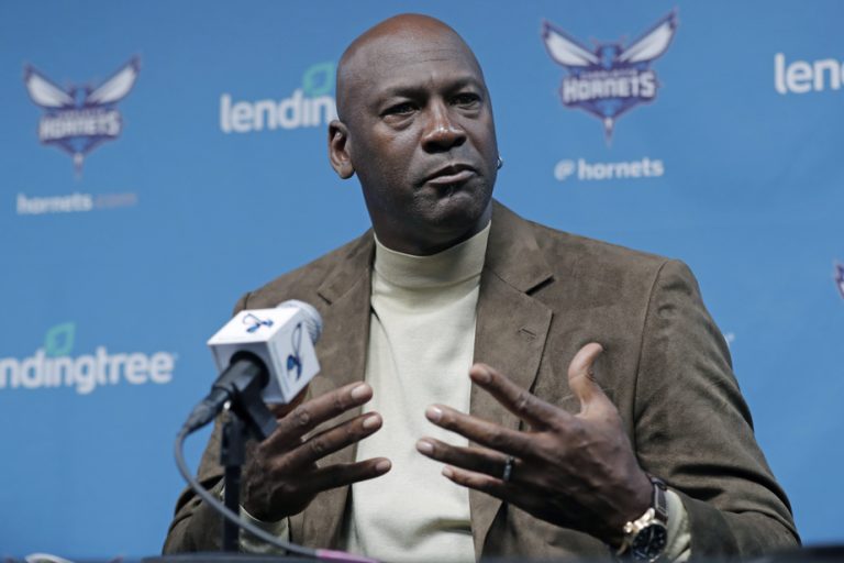 NBA |  Michael Jordan hands over control of the Hornets