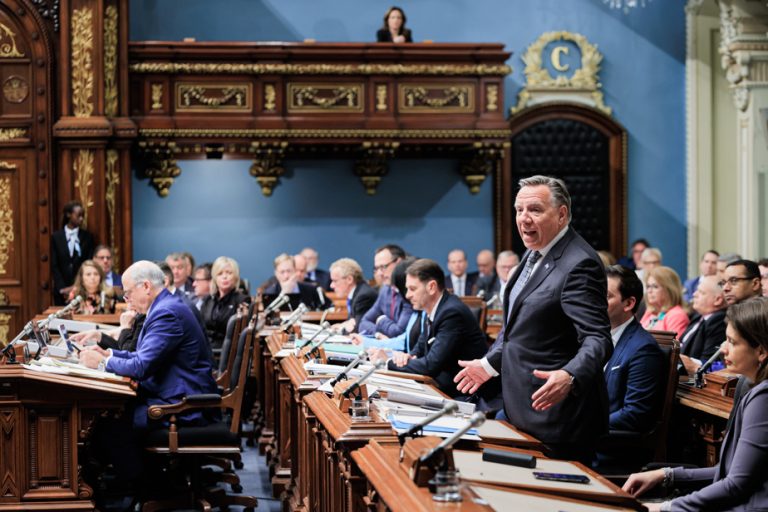 National Assembly of Quebec |  MPs pass law raising their salaries by 30%