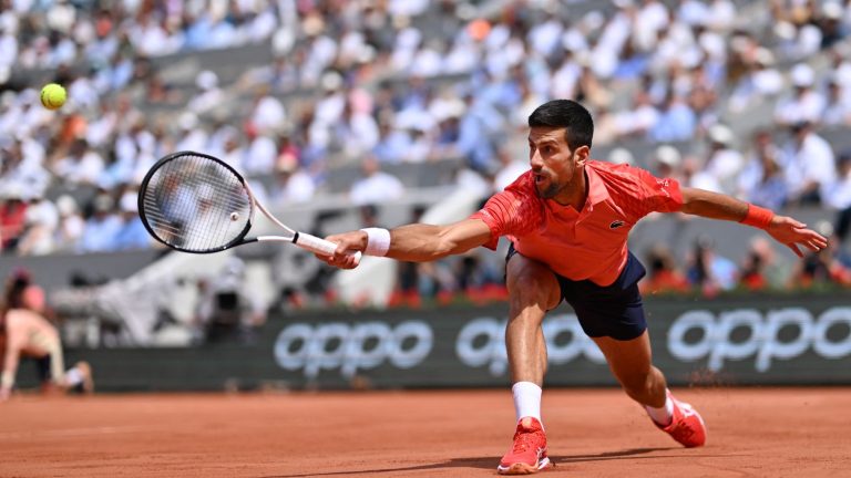 Novak Djokovic leads against Carlos Alcaraz, in a clash that keeps all its promises… Follow the first semi-final