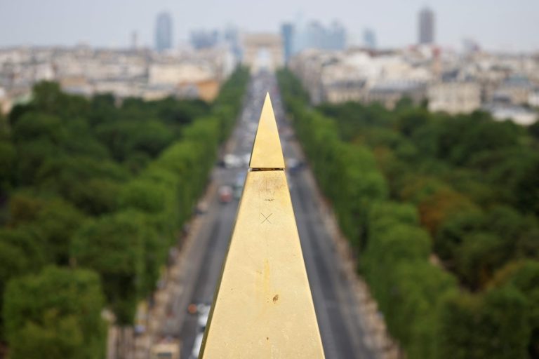 Paris |  The obelisk of the Place de la Concorde regains its tip