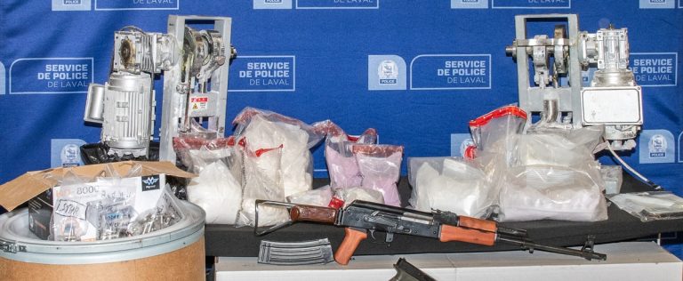 Police operation: an assault weapon and large quantities of drugs seized