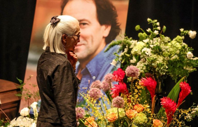 Quebec bids a final farewell to Michel Côté, exposed in a burning chapel in Montreal