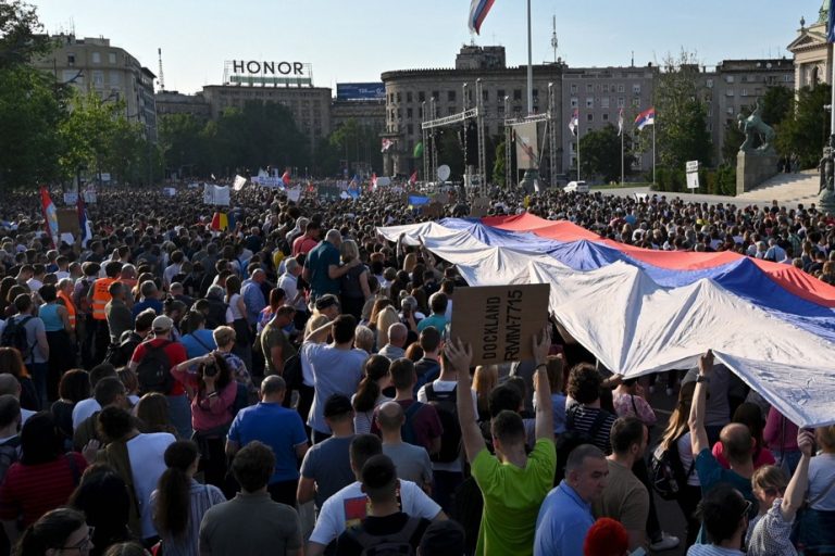 Serbia |  Tens of thousands of demonstrators “against violence” in Belgrade