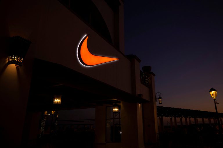 Sharp drop in quarterly net profit for Nike