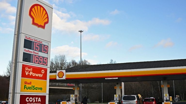 Shell will stabilize its oil production by 2030 and arouses the consternation of environmental associations