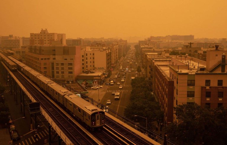 Smog and unbreathable air in New York due to Quebec wildfires