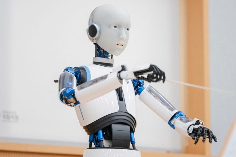 South Korea |  A robot conductor makes its debut