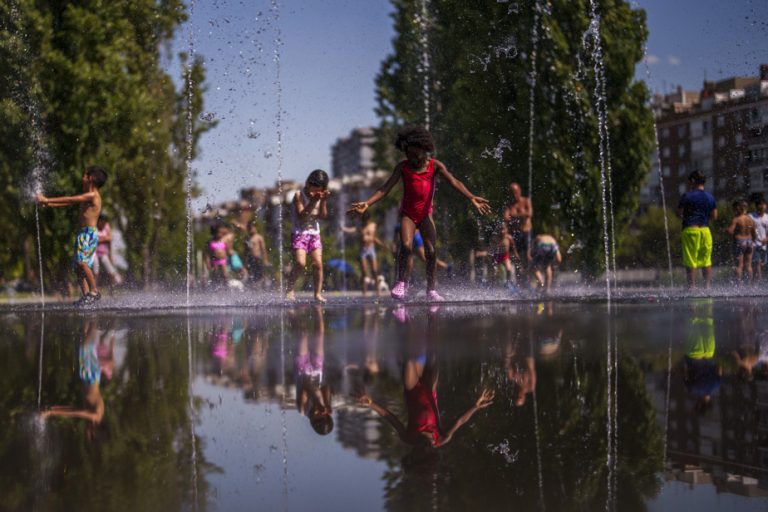 Spain faces its first heat wave of the summer