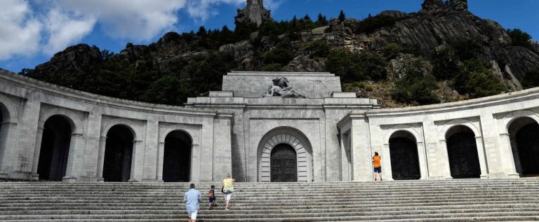 Spain: the exhumation of victims of the Spanish civil war begins in the former mausoleum of Franco