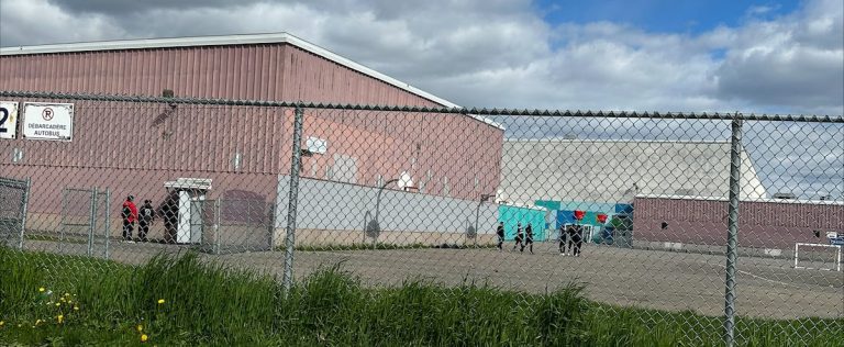 Students in the Saint-Michel district abandoned by Legault