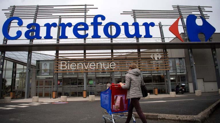 The Carrefour group plans up to 979 voluntary departures from its headquarters in France