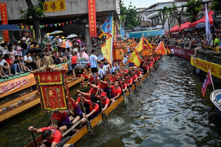 The return to grace of the dragon boat festival in Hong Kong