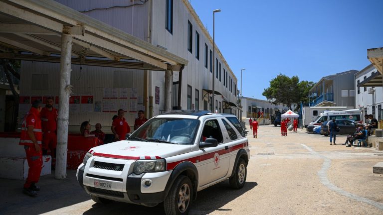 The sinking of a migrant boat in Lampedusa leaves about 40 missing, according to the UN