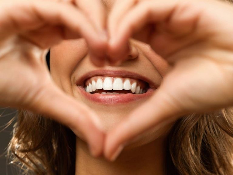 This natural toothpaste makes it possible to gain 4 shades of whiteness in 21 days