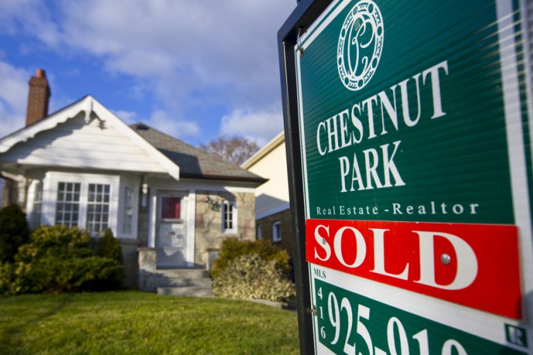 Toronto and Vancouver |  Home sales climbed in May from a year ago