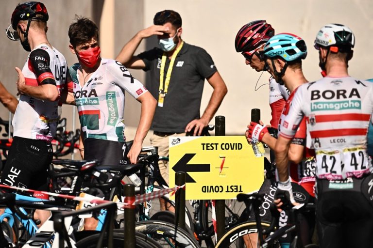 Tour of France |  The cycling peloton, the place where COVID-19 is still relevant